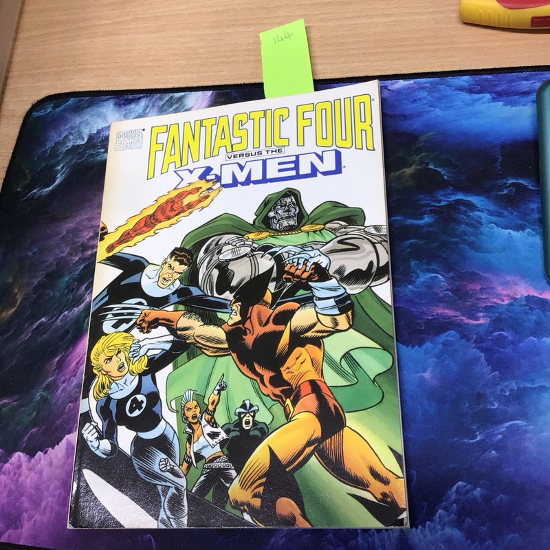 FANTASTIC FOUR VERSUS THE X-MEN MARVEL COMICS PAPERBACK