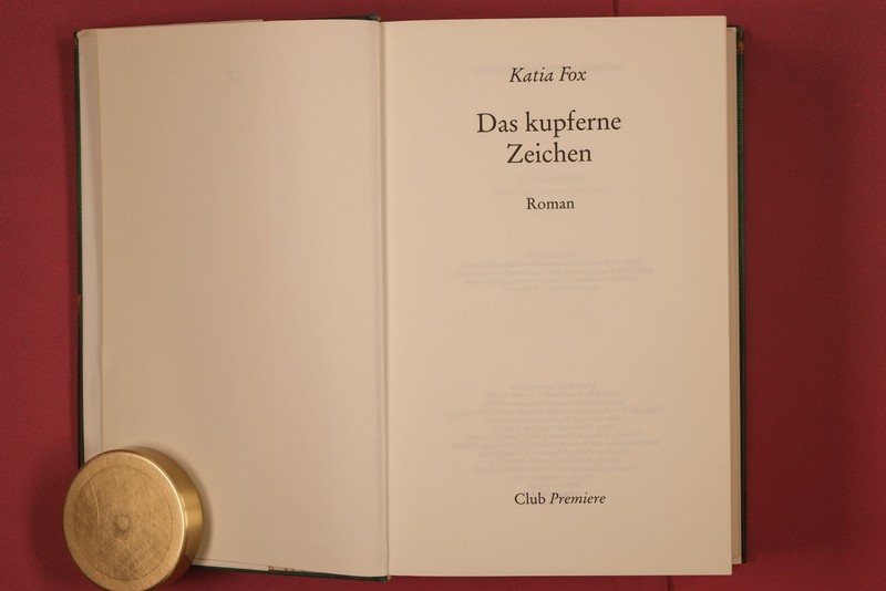 311951 Katia Fox DAS KUPFERNE ZEICHEN Club Premiere HC gallery