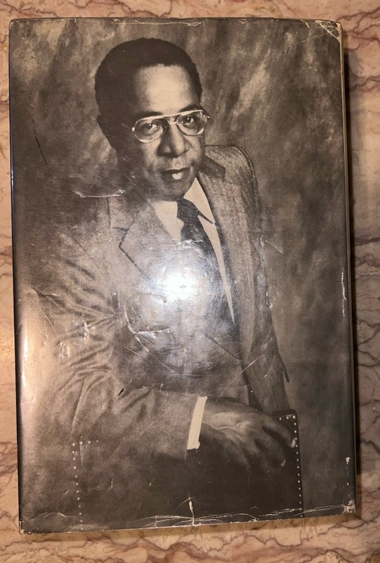 RARE 1976 SIGNED Alex Haley Roots 1st Edition Early Print R44 587 Pages 9.5” gallery