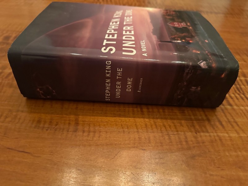 Stephen King -- Under the Dome -- 1st Ed., VG Condition -- Huge -- 1072 pages gallery