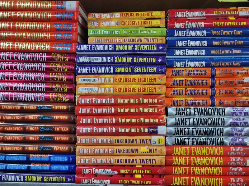 Stephanie Plum Series by Janet Evanovich – Choose Your Own Books Set