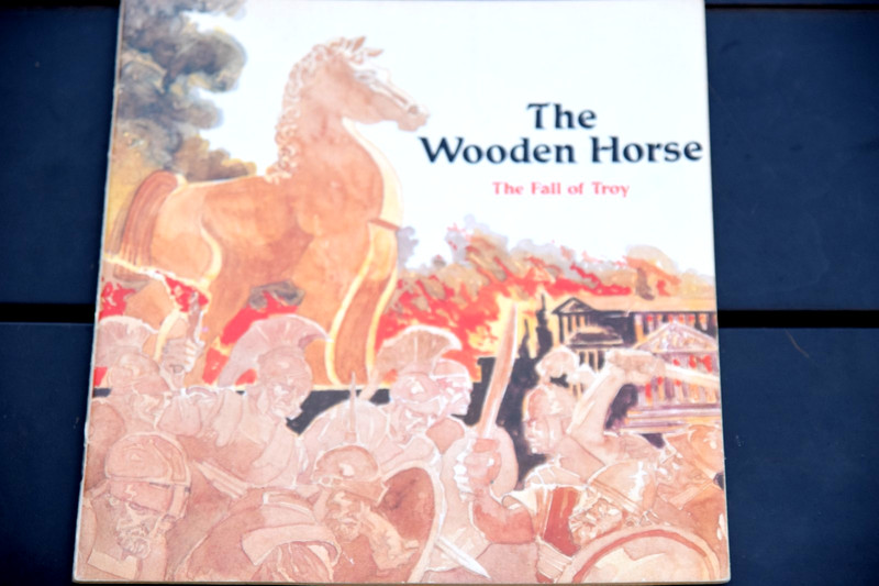 The Wooden Horse The Fall of Troy I. M. Richardson Troll Associates PB
