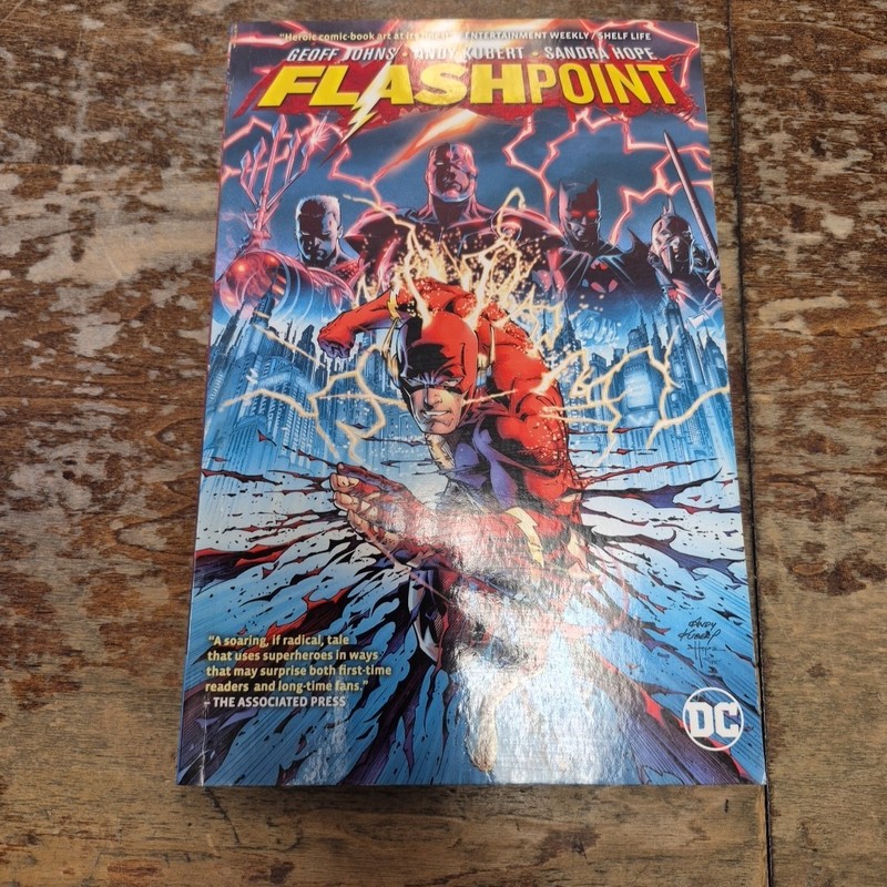 FLASHPOINT BY GEOFF JOHNS BOOK GRAPHIC NOVEL TPB