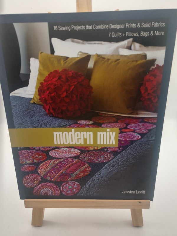 2011 Modern 16 Sewing Projects Quilts Pillows Bags Jessica Levitt 127 pages