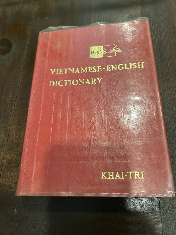 Khaki-Tri Hun’s Vietnamese-English Dictionary Hardcover 1959