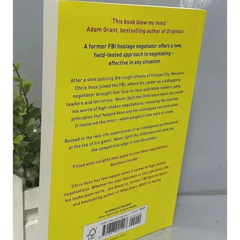 Never Split the Difference By Chris Voss Brand New Paperback - Free Shipping USA gallery