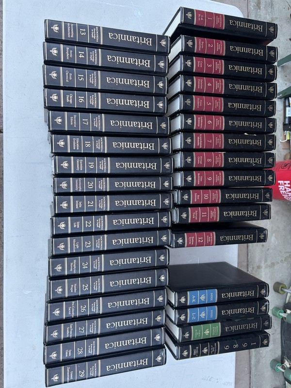 The New Encyclopedia Britannica 15th Edition 1987 COMPLETE 32 Volume Set 1-29 +3