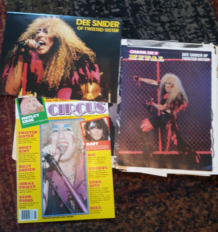 Lot of TWISTED SISTER Vtg 1980s Magazine Clippings Hard Rock Hairbands 67 Pages
