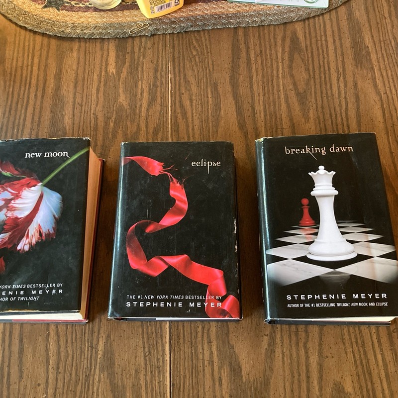 3 Twilight saga books new moon, eclipse, breaking Dawn, Each 1st edition Hardbak gallery