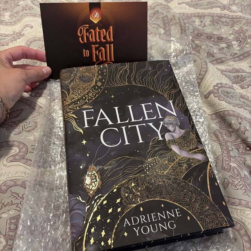 Fallen City by Adrienne Young – FairyLoot Exclusive Edition Sprayed Edges