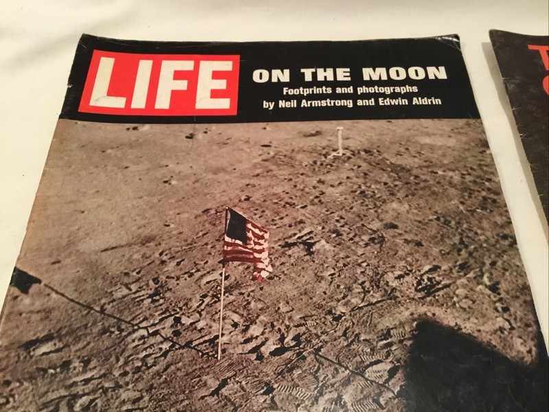 Touchdown On The Moon Apollo 11 Special Illustrated 1969 & Life “On The Moon” 69 gallery
