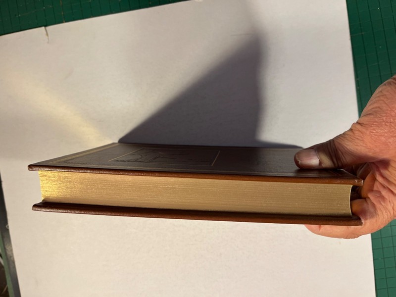 'A Moveable Feast' Ernest Hemingway Easton Press Leather 1990 gallery