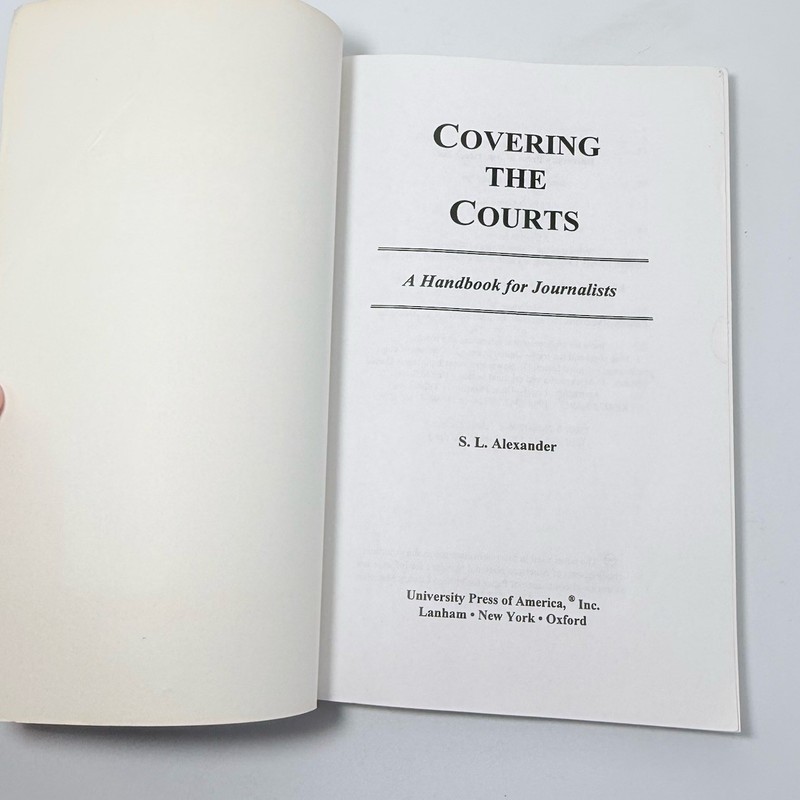 Covering the Courts Handbook for Journalists S.L. Alexander 1999 1st Ed PB gallery