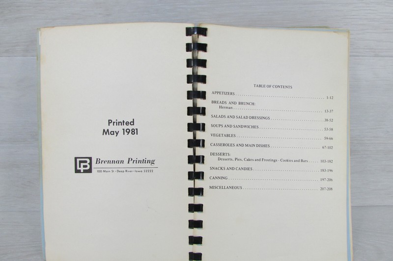 Country Cookin' Compiled by Jaycee Ettes Belle Plaine 1981 210 Pages gallery