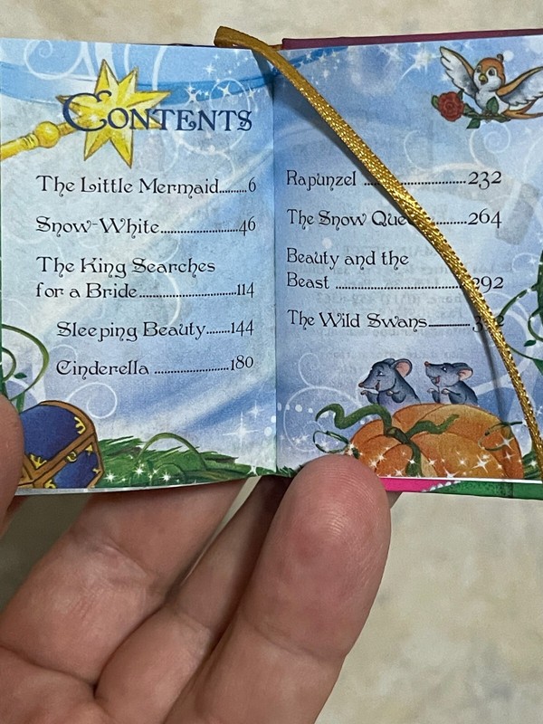Princesses miniature book readable 440 pages hardcover full color w/golden stand gallery