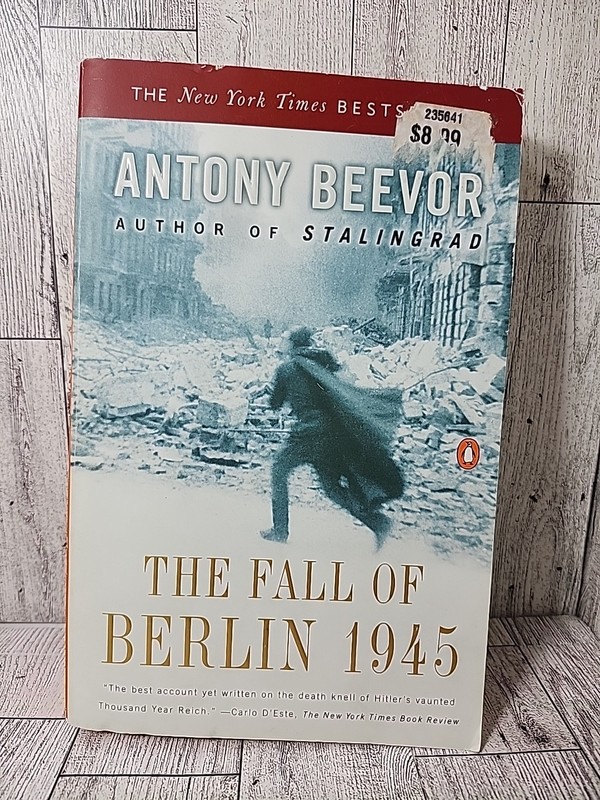 The Fall of Berlin 1945 – Paperback By Beevor, Antony – Acceptable