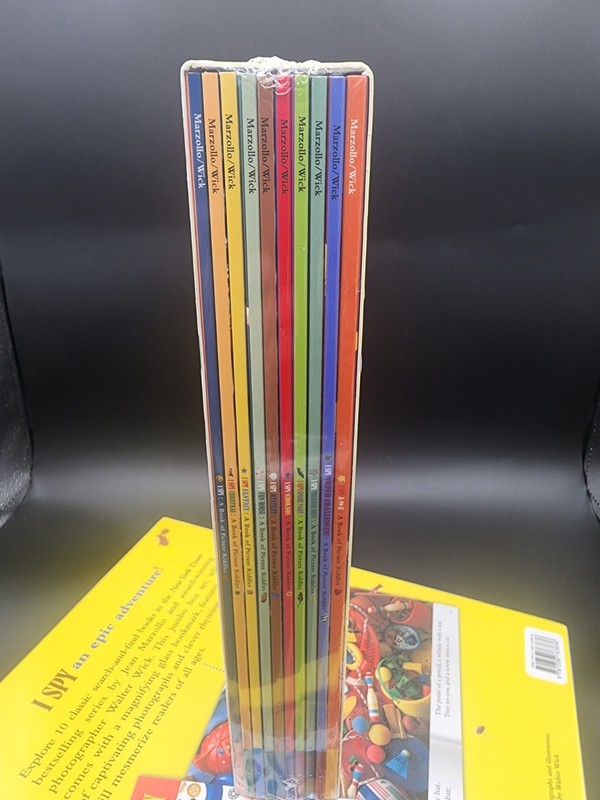 I SPY Epic Adventure Lot of 10 Picture Riddle Series Box Set w/ Magnifying Glass gallery
