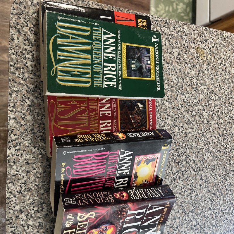 5 Anne Rice Vampire Chronicles Soft Back Book Set gallery