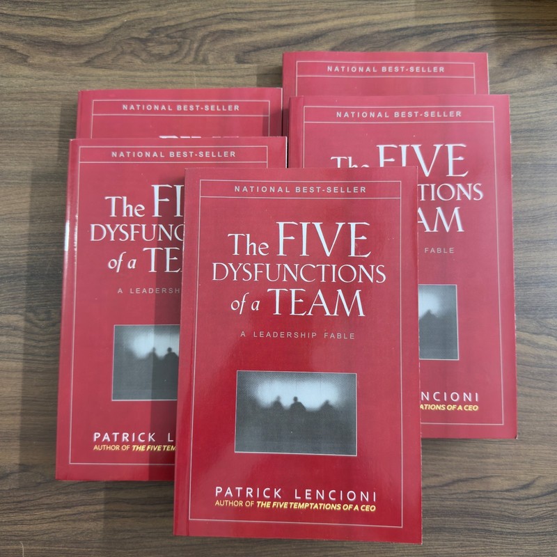 The Five Dysfunctions of a Team : A Leadership Fable, BESTSELLER