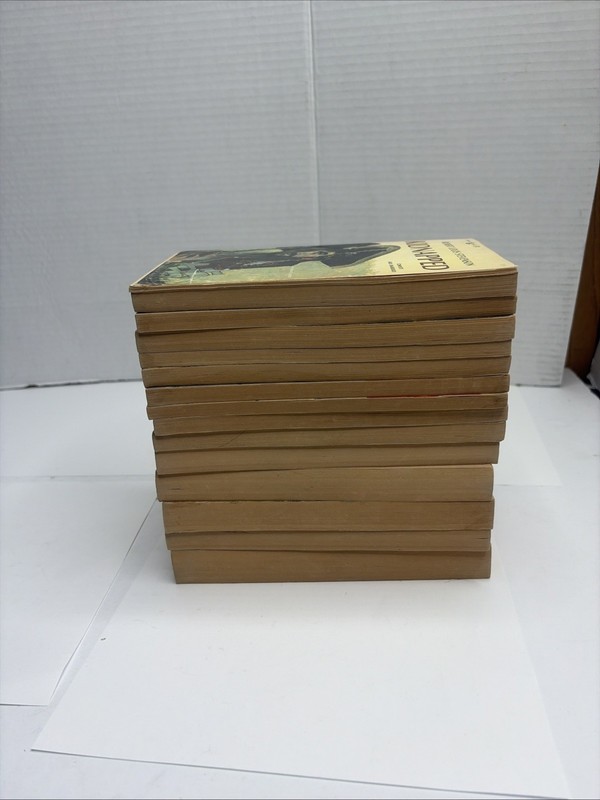Lot of 14 Vintage 1960s Airmont Classics Children's Paperbacks Books.robin Hood gallery