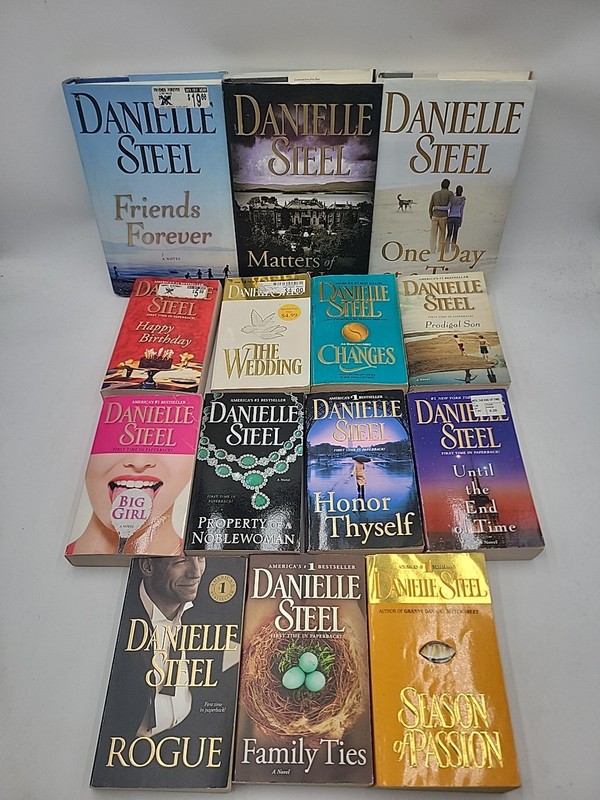 Danielle Steel Romance Books Set LOT 14 Popular Series Paperback And HC Novels