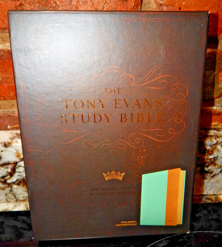 CSB Tony Evans Study Bible, Teal/Earth LeatherTouch : Advancing God’s Kingdom