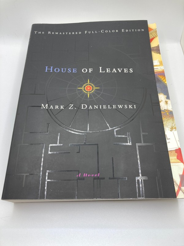 House of Leaves by Mark Z. Danielewski Trade Paperback VG