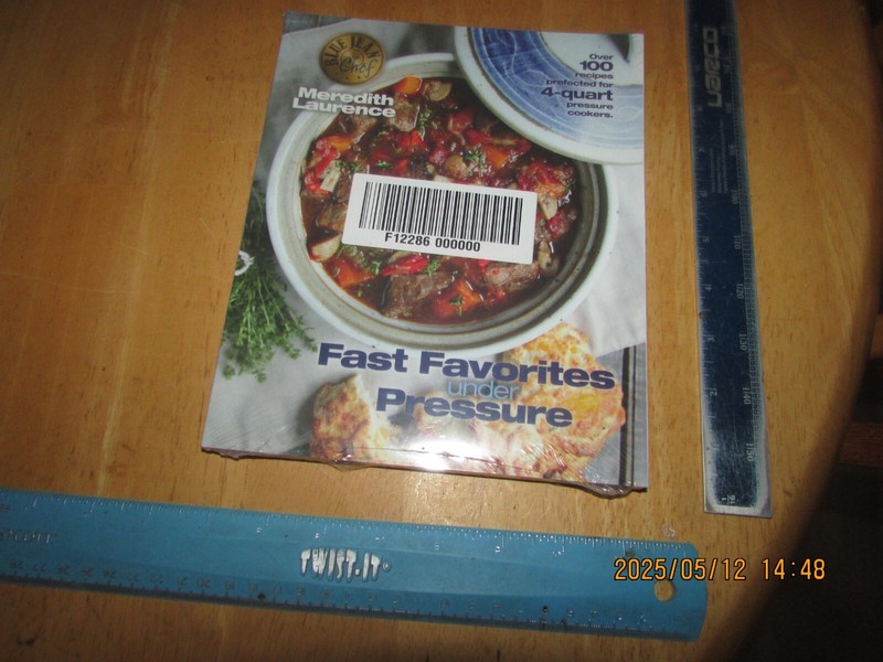 Fast Favorites under Pressure by Meredith Laurence (2016, Trade Paperback)