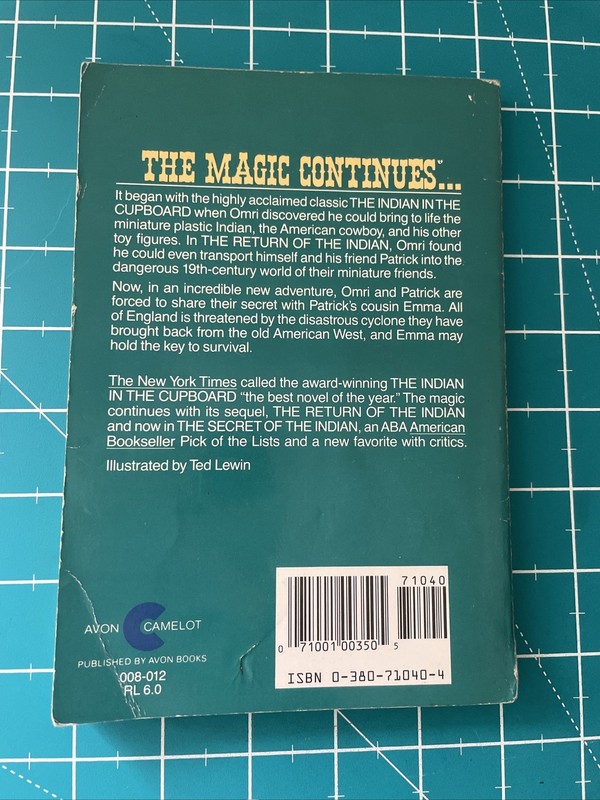 The Secret Of The Indian/Indian In The Cupboard Book Lynne Reid Banks EX-NM Cond gallery