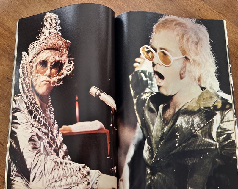 ELTON JOHN 1976 SUPREME ROCK MAGAZINE - ELTON JOHN - 98 Pages and 175 PHOTOS ! gallery