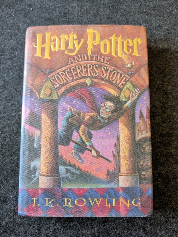 J K Rowling / Harry Potter and The Sorcerer’s Stone 1st Amer. Ed. 1998 (Q3)