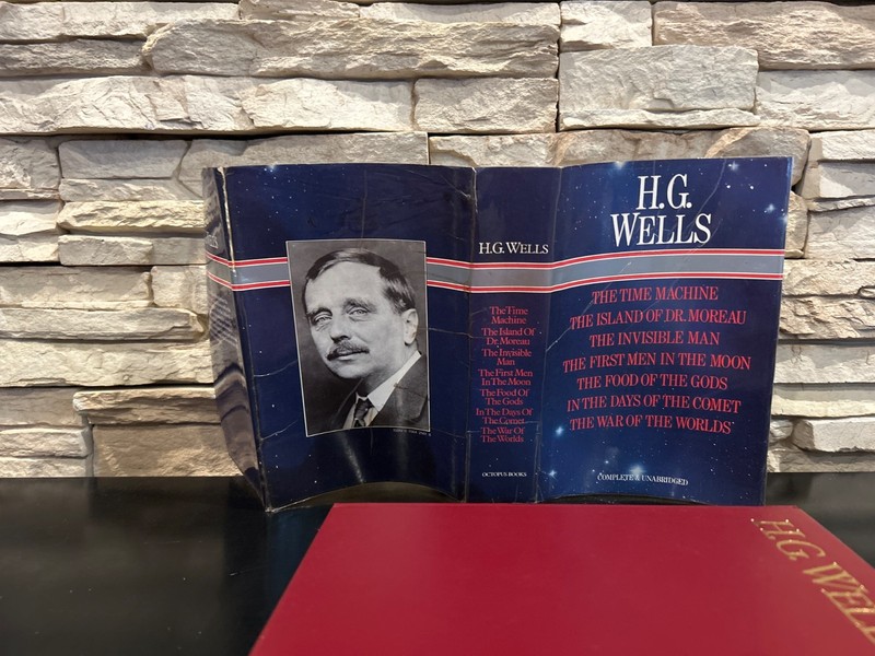 H. G. Wells Omnibus 7in1 The Time Machine The Island Of Dr. Moreau Invisible HC gallery