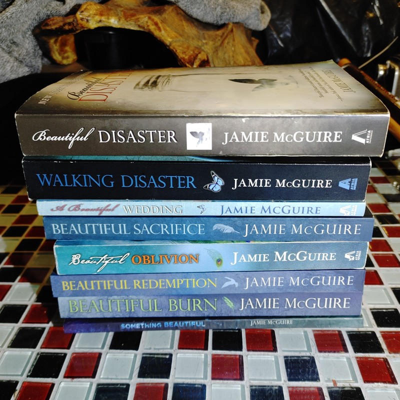 Lot of 8 Beautiful/Maddox Brothers Set Series Books Jamie McGuire