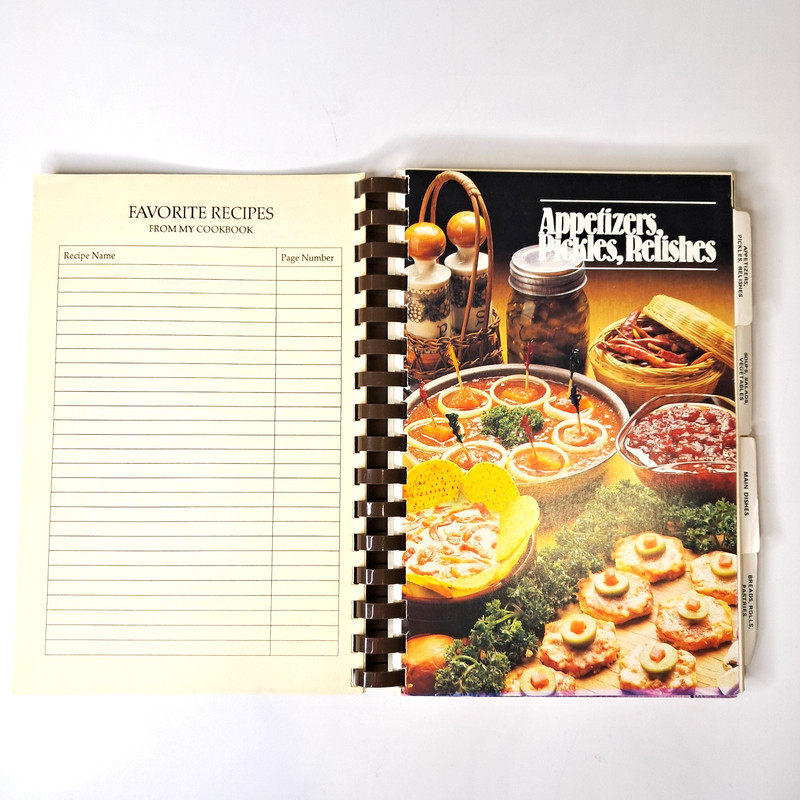 Country Sampler Cookbook 1987 Deckerville League of Women 149 pgs 9 in H x7 in gallery