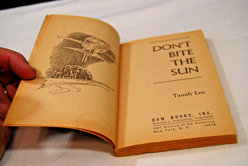 Don’t Bite The Sun Tanith Lee 1976 DAW 1st Edition Paperback gallery