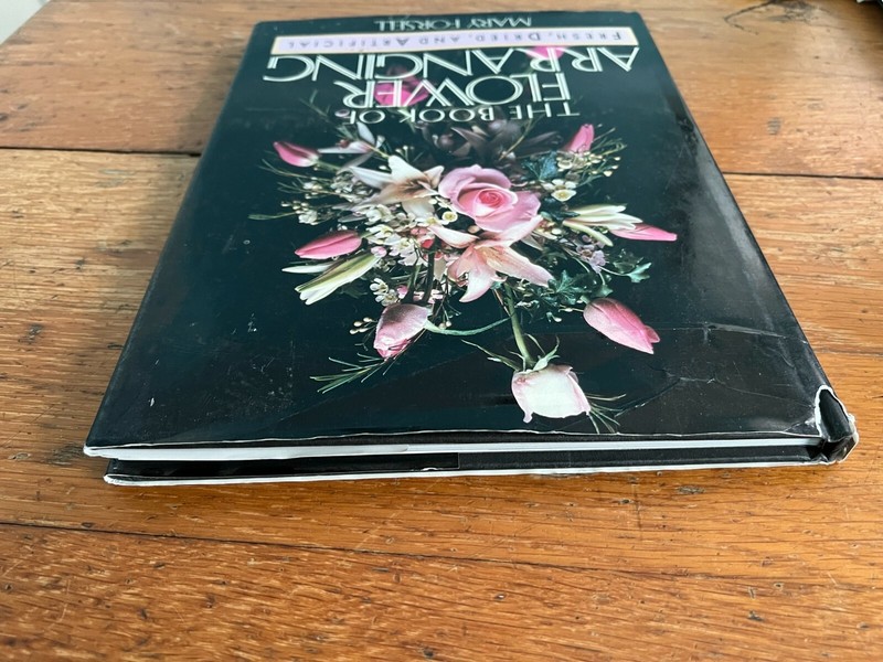 The Book of Flower Arranging: Fresh, Dried, and Artificial Pre Owned (B42) gallery