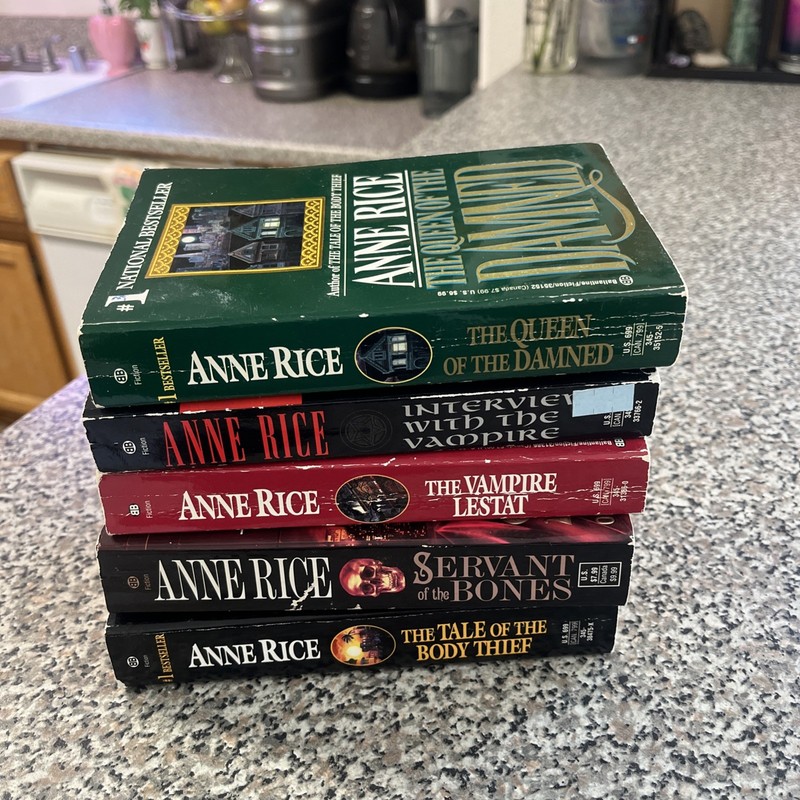 5 Anne Rice Vampire Chronicles Soft Back Book Set gallery