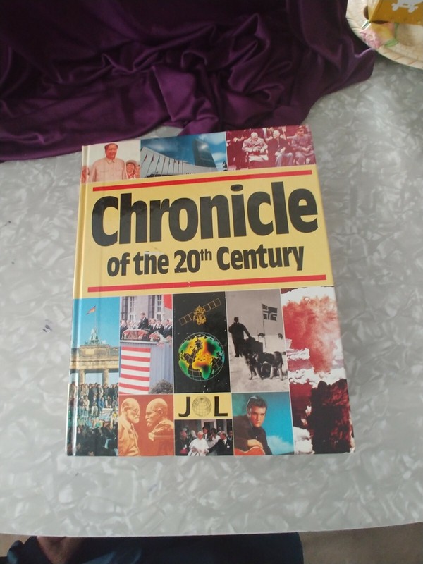 CHRONICLE OF THE 20TH CENTURY BOOK COFFEE TABLE BOOK 9 1/2 POUNDS