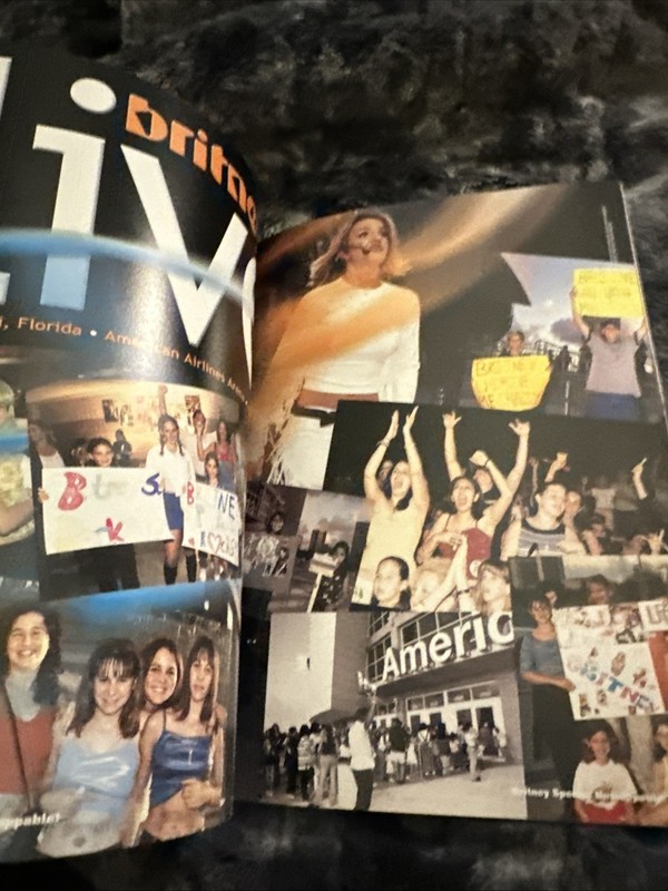 VINTAGE Britney Spears Unstoppable! 2001 Tons of Pictures Book Live Music Tour gallery