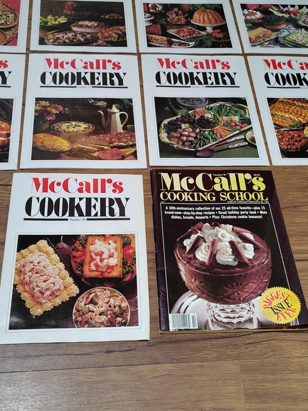 LOT OF 17 VINTAGE McCall's COOKERY SOFTCOVERS RECIPE BOOKLETS with plastic case gallery