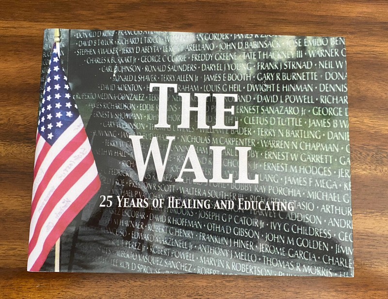 The Wall : 25 Years of Healing and Educating by Kim Murphy (2007, HC/DJ)