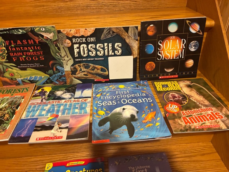 9 Science non fiction Ages 9-12 Animals*Weather Ocean*Fossils+++ BIN $10 gallery