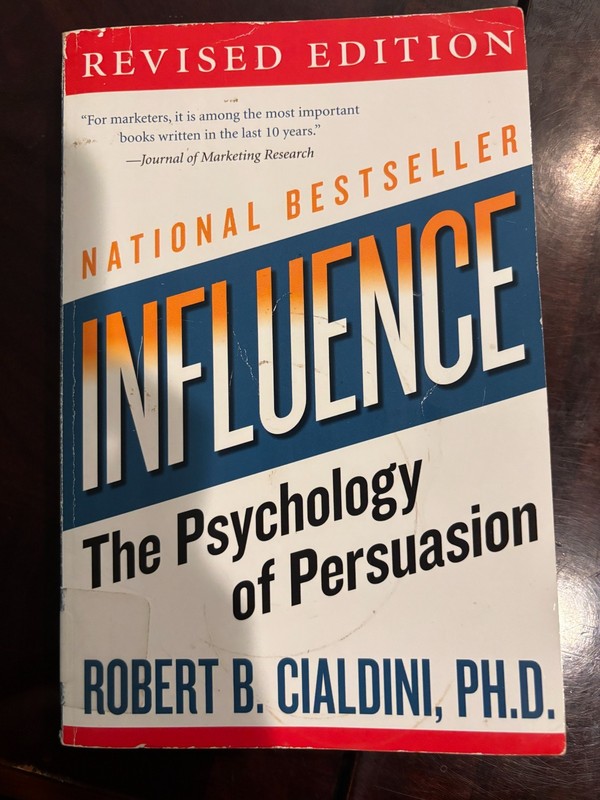 Influence : The Psychology of Persuasion by Robert B. Cialdini (2006, Trade…