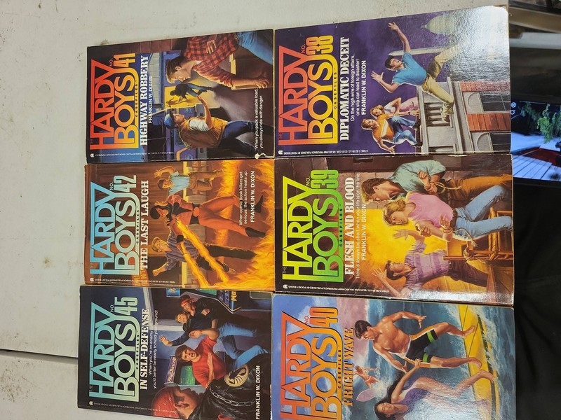 The Hardy Boys Casefiles Lot of 6 Vintage Paperbacks Franklin W Dixon 38-42 45 gallery