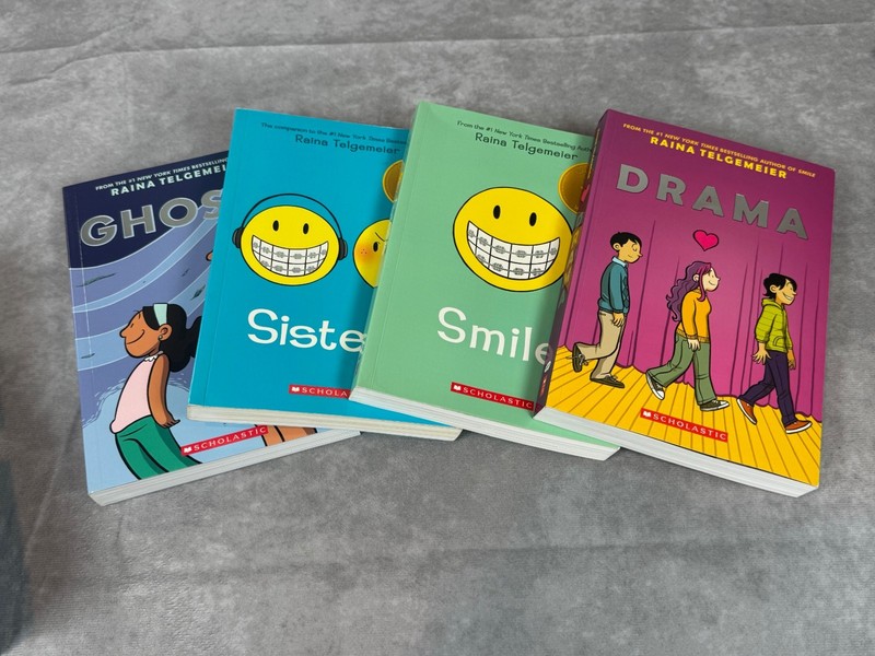 Raina Telgemeier Collection Box Set 4 book lot (Smile, Drama, Sisters, Ghosts,) gallery