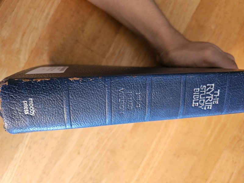 The Ryrie Study Bible KJV Red Letter Text, Moody Press 1978, Blue Bond Leather gallery