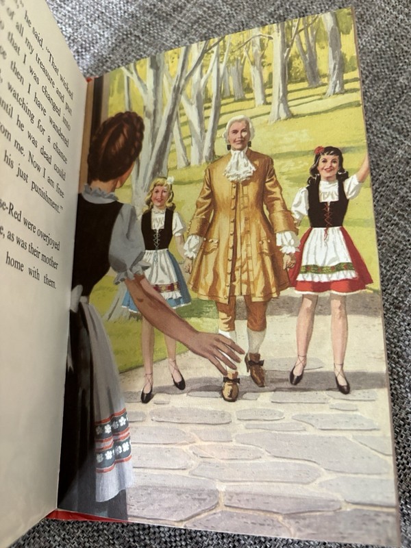 Snow-White and Rose-Red 1969 Kid book fairytales gallery
