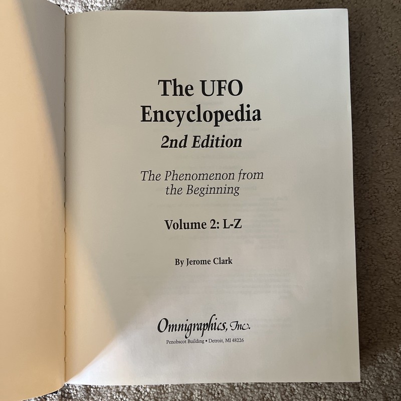 The UFO Encyclopedia : The Phenomenon from the Beginning (Volume 2 Only) HB gallery