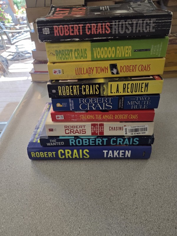 Robert Crais Lot Of 9 Books. HC & PB. Mystery Thriller Suspense gallery