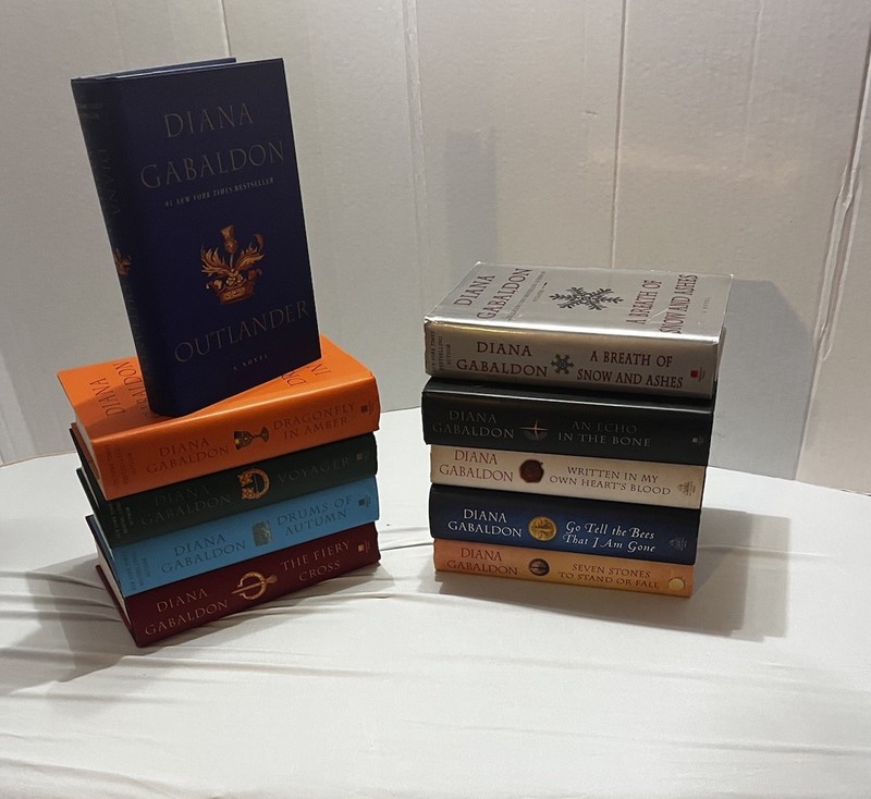 Diana Gabaldon Hardcover Outlander Series 1-9 + 7 Stones Book Set Good